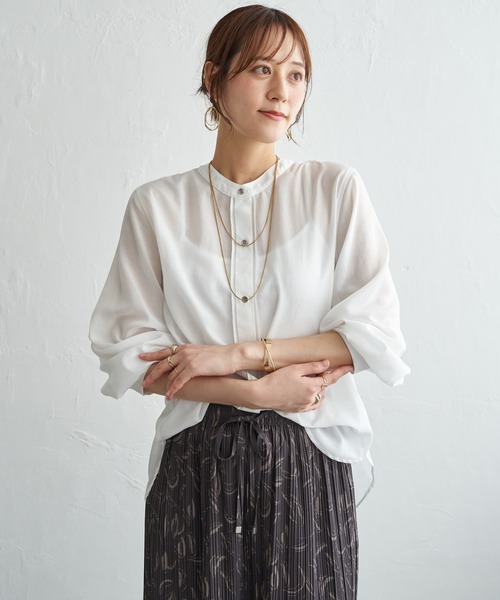 ikka(イッカ)の「前後2WAYバンドカラーシャツ(シャツ/ブラウス・レディース・グリーン/オフホワイト/ピンク/グレイッシュベージュ/チャコール/ブルー・M/L)」の2枚目の写真