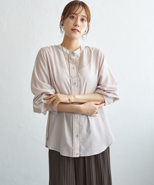 ikka(イッカ)の「前後2WAYバンドカラーシャツ(シャツ/ブラウス・レディース・グリーン/オフホワイト/ピンク/グレイッシュベージュ/チャコール/ブルー・M/L)」の1枚目の写真