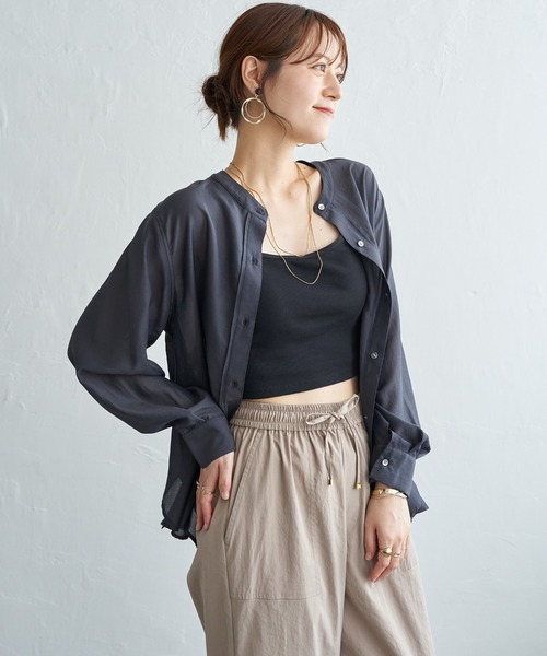 ikka(イッカ)の「前後2WAYバンドカラーシャツ(シャツ/ブラウス・レディース・グリーン/オフホワイト/ピンク/グレイッシュベージュ/チャコール/ブルー・M/L)」の3枚目の写真