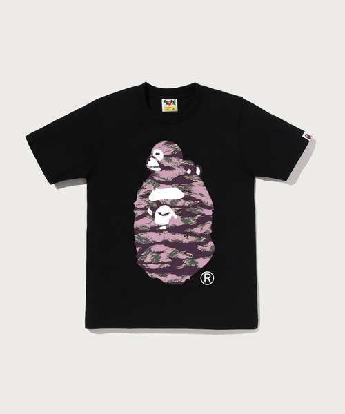 A BATHING APE（アベイシングエイプ）の「TIGER CAMO MILO ON BIG APE TEE（Tシャツ/カットソー・レディース・ブラック×ピンク/ホワイト系その他2/ブラック系その他/ホワイト×ピンク・X-SMALL/MEDIUM/SMALL）」の4枚目の写真