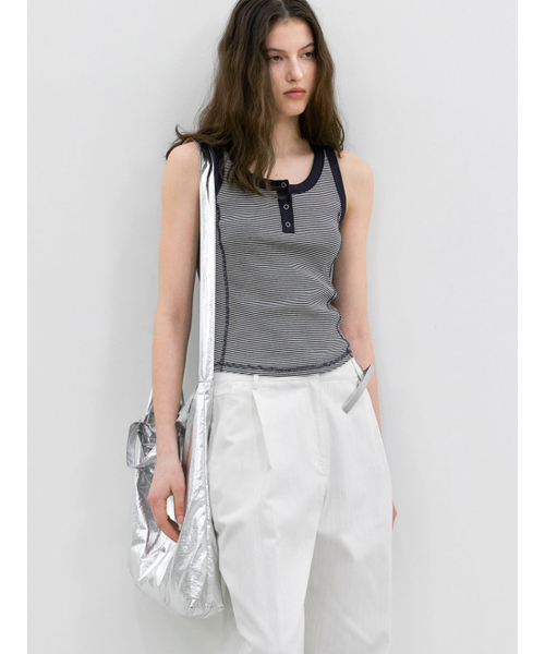 ATELIER NAIN(アトリエナイン)の「SCOOP NECK EYELET STRIPE SLEEVELESS (T-7218)(Tシャツ/カットソー・レディース・ブラウン/ダークネイビー・MEDIUM/SMALL)」の4枚目の写真