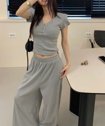 Vネックトップスパンツセットアップ