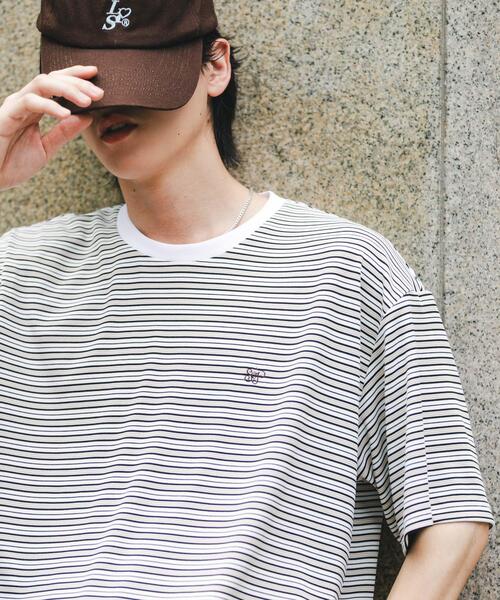 SENSE OF PLACE by URBAN RESEARCH(センスオブプレイスバイアーバンリサーチ)の「ワンポイントシシュウロゴTシャツ(Tシャツ/カットソー・メンズ・チャコールグレー/ホワイト/ブルー/ホワイト系その他・LARGE/MEDIUM)」の3枚目の写真