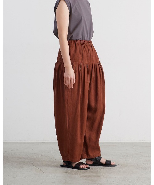 HEAVENLY（ヘブンリー）の「【 HEAVENLY / ヘブンリー 】 9x9 Heavy Linen Tuck Pants / 9×9 ヘビーリネン タック パンツ　2637041　DLI（その他パンツ・レディース・ブラウン/ブラック・FREE）」の6枚目の写真