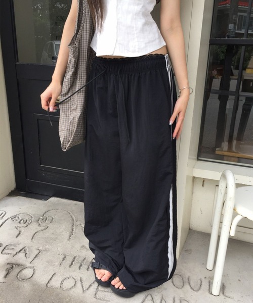 modimood（モディムード）の「プレイングナイロンオーバーパンツ（その他パンツ・レディース・ブラック・FREE）」の4枚目の写真
