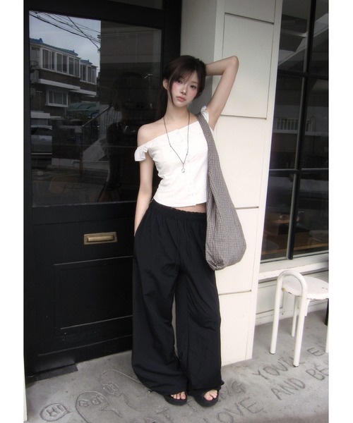 modimood（モディムード）の「プレイングナイロンオーバーパンツ（その他パンツ・レディース・ブラック・FREE）」の3枚目の写真