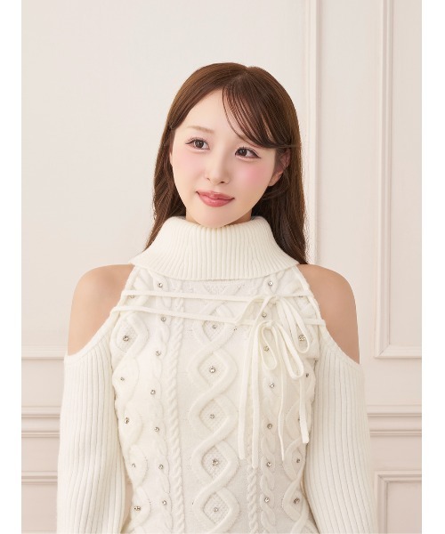 Darich(ダーリッチ)の「ダブルリボンビジューケーブルニットミニワンピース(ワンピース・レディース・ベージュ/ブラック/ホワイト・FREE)」の10枚目の写真