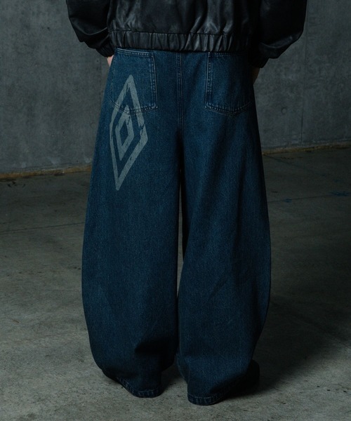 ALAND（エーランド）の「ALAND×UMBRO／フェードレターロゴパンツ（デニムパンツ・メンズ・ブラック/ブルー・LARGE/MEDIUM）」の13枚目の写真