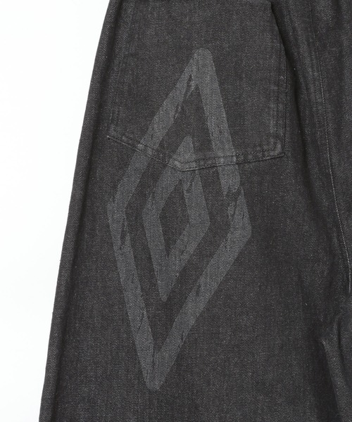 ALAND（エーランド）の「ALAND×UMBRO／フェードレターロゴパンツ（デニムパンツ・メンズ・ブラック/ブルー・LARGE/MEDIUM）」の4枚目の写真