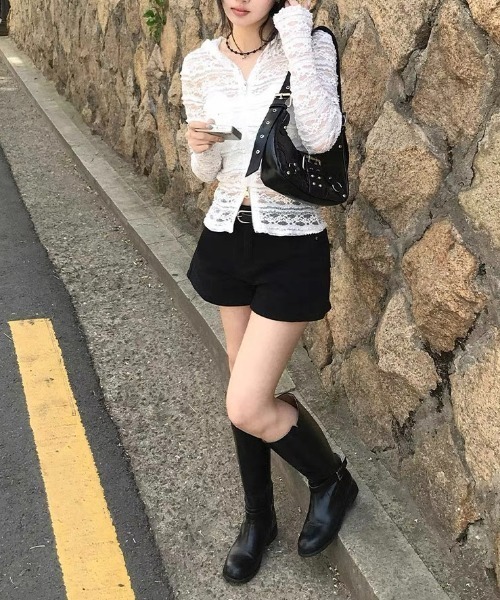 Vipoa（ヴィポア）の「Lace zip up hoodie（パーカー・レディース・ホワイト・FREE）」の6枚目の写真