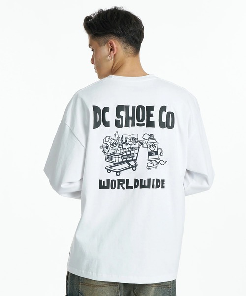 DC SHOES(ディーシーシューズ)の「DC SHOES メンズ 26 MISCHIEF CREW LS ロンT 【2026年秋冬モデル】/バックプリント長袖ロンT(Tシャツ/カットソー・メンズ・ホワイト/ブラック/ブラック系その他・MEDIUM/LARGE/X-LARGE)」の1枚目の写真