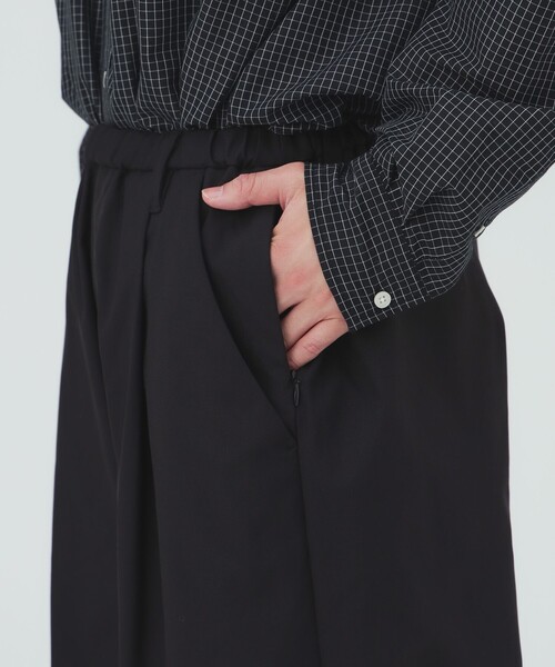 BEAMS HEART(ビームスハート)の「トリコット 1タック ワイド テーパード パンツ(チノパンツ・メンズ・ブラック/ベージュ・LARGE/MEDIUM/SMALL)」の11枚目の写真