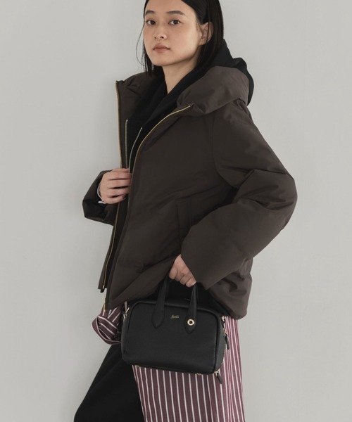 Beau're(ヴュレ)の「BEAURE カウレザー スクエア ミニボストン型 ショルダーバッグ(ボストンバッグ・レディース・モカ/ブラック/シルバー・FREE)」の11枚目の写真
