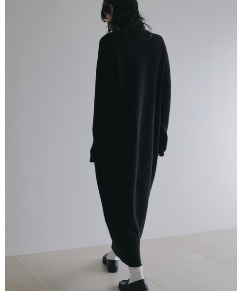 anuke(アンヌーク)の「Cocoon Knit Onepiece(ワンピース・レディース・ブラック/ブラウン・36inch/38inch)」の4枚目の写真
