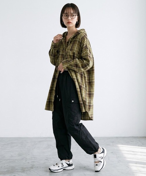 CRB(シーアールビー)の「チェックフードシャツ(シャツ/ブラウス・レディース・ベージュ/ブラウン/オリーブ/キャメル/グレー・F)」の19枚目の写真
