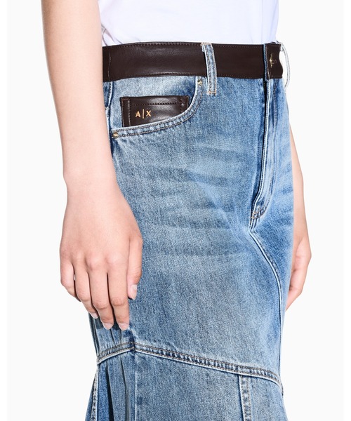 ARMANI EXCHANGE(アルマーニエクスチェンジ)の「【A|X アルマーニ エクスチェンジ】リジッドデニム フレアミディスカート(デニムスカート・レディース・インディゴブルー・2/6/4/0)」の4枚目の写真