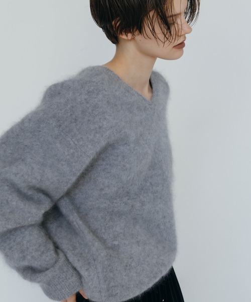 CREDONA(クレドナ)の「MINK FINISH V-NECK KNIT TOP/ミンクフィニッシュVネックニットトップス(ニット/セーター・レディース・イエロー/ピンク/ブラウン/グレー・FREE)」の9枚目の写真