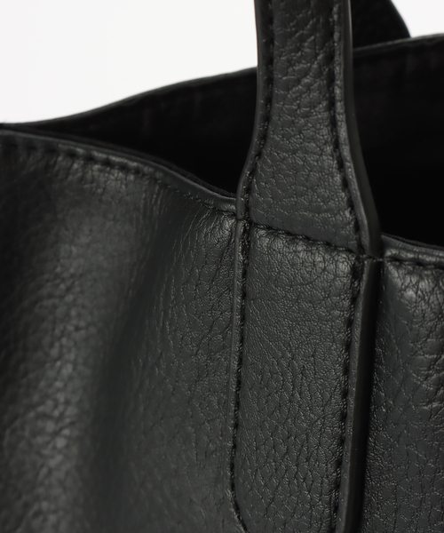 OSKR(オーエスケーアール)の「OSKR / オーエスケーアール 別注 2WAY MEDIUM TOTE BAG(トートバッグ・メンズ・ブラウン/ブラック・FREE)」の8枚目の写真