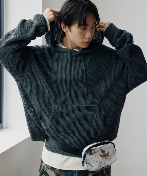 DAWNCE(ダウンス)の「【AKI・三嶋ひな 着用】ワッフルニットフーディー(パーカー・メンズ・グレー/ブラック・L/M)」の2枚目の写真