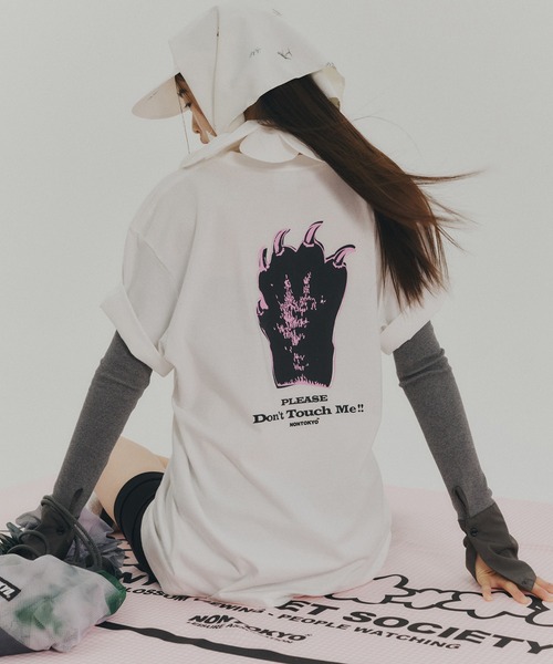 NON TOKYO(ノントーキョー)の「PRINT T-SHIRT(HAND)(Tシャツ/カットソー・レディース・グリーン/ホワイト/パープル・2/1)」の1枚目の写真