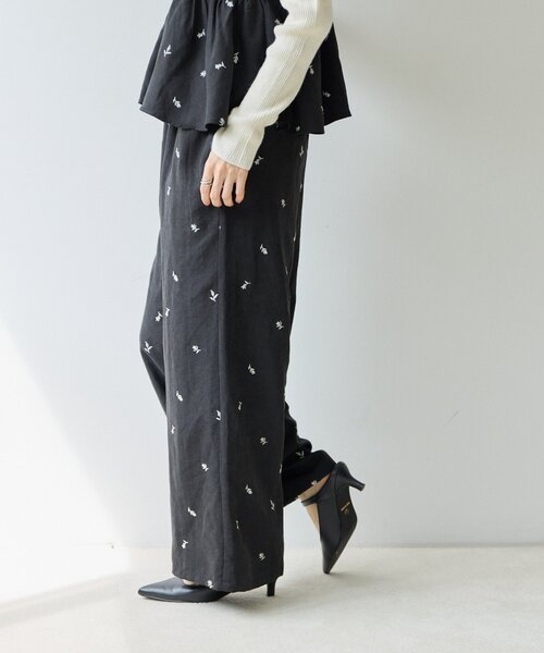 DISCOAT(ディスコート)の「【2点セット/Noka】ピーチ起毛花柄刺繍セットアップ《WEB限定》(サロペット/オーバーオール・レディース・チャコールグレー/ブラック/ブラウン・FREE)」の11枚目の写真