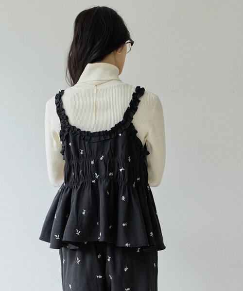 DISCOAT(ディスコート)の「【2点セット/Noka】ピーチ起毛花柄刺繍セットアップ《WEB限定》(サロペット/オーバーオール・レディース・チャコールグレー/ブラック/ブラウン・FREE)」の12枚目の写真