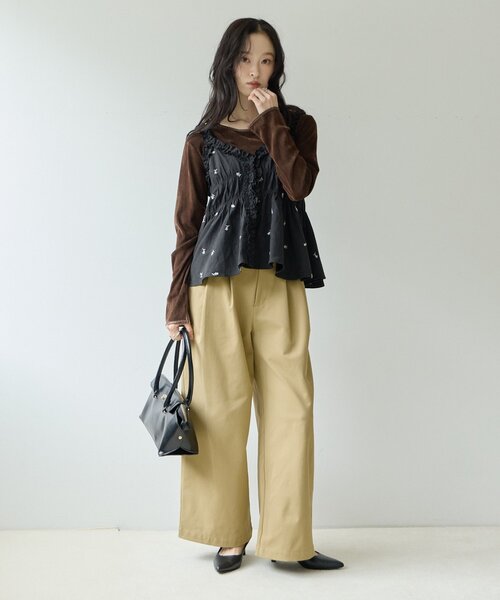 DISCOAT(ディスコート)の「【2点セット/Noka】ピーチ起毛花柄刺繍セットアップ《WEB限定》(サロペット/オーバーオール・レディース・チャコールグレー/ブラック/ブラウン・FREE)」の15枚目の写真