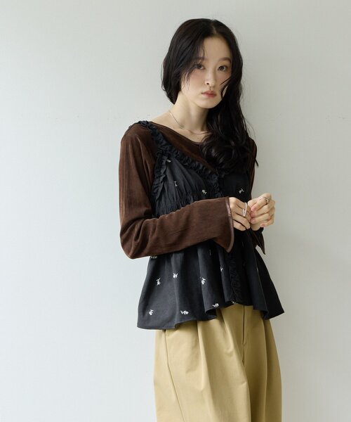 DISCOAT(ディスコート)の「【2点セット/Noka】ピーチ起毛花柄刺繍セットアップ《WEB限定》(サロペット/オーバーオール・レディース・チャコールグレー/ブラック/ブラウン・FREE)」の16枚目の写真