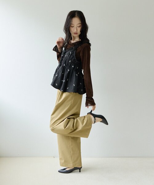 DISCOAT(ディスコート)の「【2点セット/Noka】ピーチ起毛花柄刺繍セットアップ《WEB限定》(サロペット/オーバーオール・レディース・チャコールグレー/ブラック/ブラウン・FREE)」の17枚目の写真