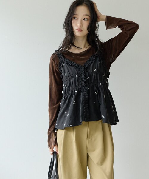 DISCOAT(ディスコート)の「【2点セット/Noka】ピーチ起毛花柄刺繍セットアップ《WEB限定》(サロペット/オーバーオール・レディース・チャコールグレー/ブラック/ブラウン・FREE)」の18枚目の写真
