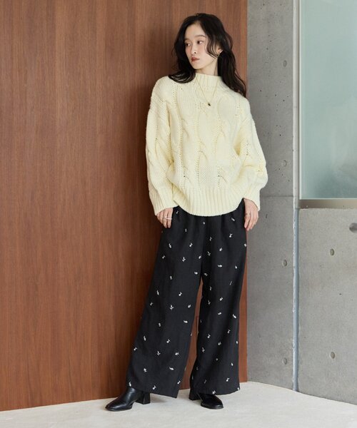 DISCOAT(ディスコート)の「【2点セット/Noka】ピーチ起毛花柄刺繍セットアップ《WEB限定》(サロペット/オーバーオール・レディース・チャコールグレー/ブラック/ブラウン・FREE)」の22枚目の写真