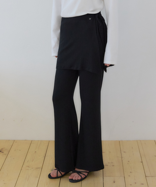OURHOPE（アワーホープ）の「COMFY レイヤードスカートパンツ - ブラック（その他パンツ・レディース・ブラック・ONE SIZE）」の2枚目の写真