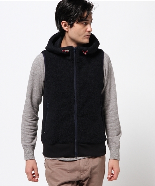 FREDY&GLOSTER（フレディアンドグロスター）の「ボアフリースベスト（その他アウター・メンズ・ブラウン/ネイビー・L/M）」の2枚目の写真