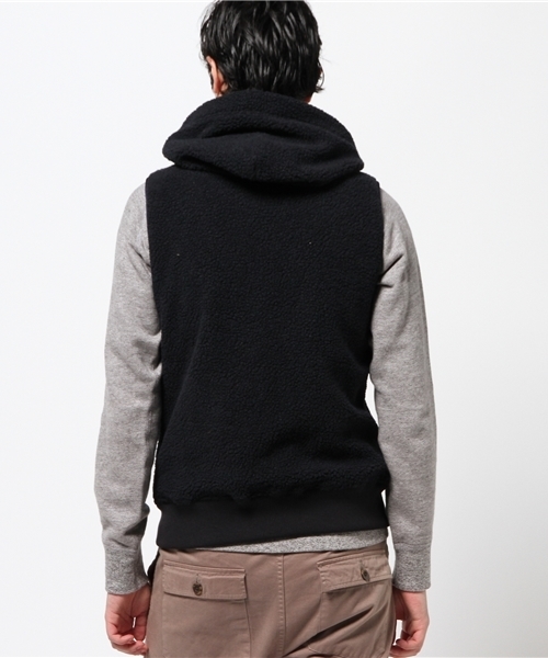 FREDY&GLOSTER（フレディアンドグロスター）の「ボアフリースベスト（その他アウター・メンズ・ブラウン/ネイビー・L/M）」の4枚目の写真