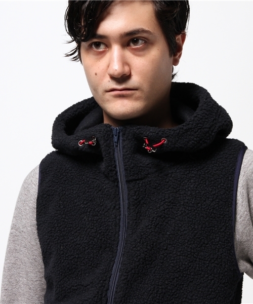 FREDY&GLOSTER（フレディアンドグロスター）の「ボアフリースベスト（その他アウター・メンズ・ブラウン/ネイビー・L/M）」の6枚目の写真