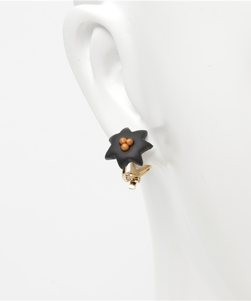TONE SELECT GOODS(トーンセレクトグッズ)の「【atelier*mio】星の花 earring(イヤリング・レディース・ホワイト/チェリーレッド/ブラック/ネイビー・FREE)」の6枚目の写真