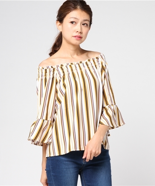 Honeys（ハニーズ）の「ワイドスリーブオフショルプルオーバー（シャツ/ブラウス・レディース・ブルー系その他/ホワイト系その他/レッド系その他/ホワイト×ピンク・L/M）」の2枚目の写真