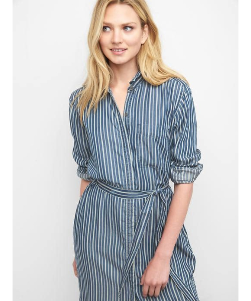 GAP（ギャップ）の「Gap ストライプTENCEL(TM) ミディシャツワンピース（ワンピース・レディース・ダークインディゴブルー・XS/S/M/XXS/L）」の3枚目の写真
