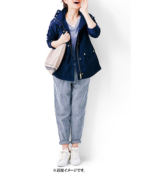 Live in comfort(リブインコンフォート)の「リブ イン コンフォート くぼっち☆とコラボ ゴールド金具遣いが大人っぽい はおるだけでコーデがキマるミドル丈コート<ネイビー>(その他アウター・レディース・ネイビー・SMALL/MEDIUM/X-LARGE/LARGE/XX-LARGE)」の6枚目の写真
