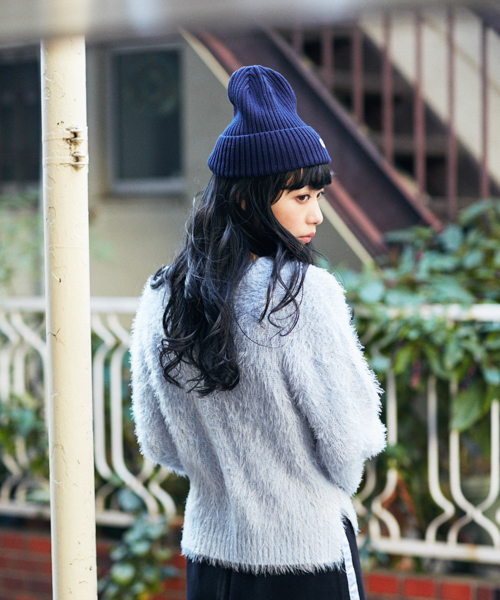 apres jour（アプレジュール）の「ふわふわラメシャギーニット