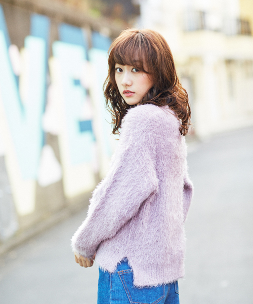 apres jour（アプレジュール）の「ふわふわラメシャギーニット