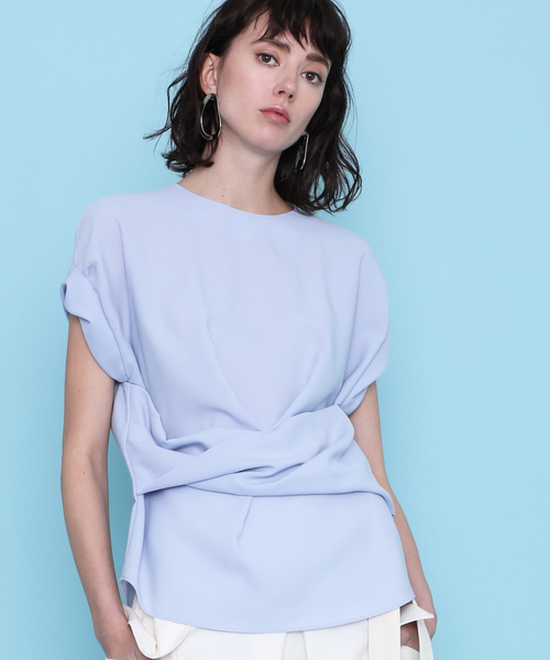 UNITED TOKYO（ユナイテッドトウキョウ）の「ツイストラインフロントブラウス（シャツ/ブラウス・レディース・ブラック/マルチ/サックスブルー/オフホワイト・1）」の3枚目の写真