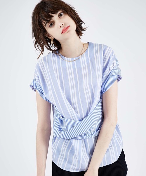 UNITED TOKYO（ユナイテッドトウキョウ）の「ツイストラインフロントブラウス（シャツ/ブラウス・レディース・ブラック/マルチ/サックスブルー/オフホワイト・1）」の4枚目の写真