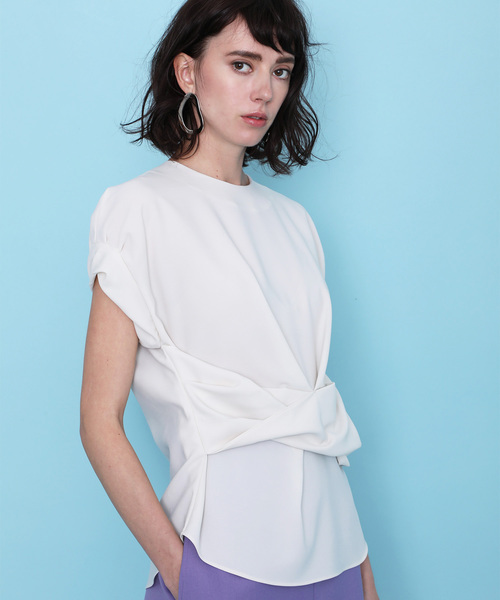 UNITED TOKYO（ユナイテッドトウキョウ）の「ツイストラインフロントブラウス（シャツ/ブラウス・レディース・ブラック/マルチ/サックスブルー/オフホワイト・1）」の5枚目の写真