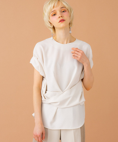 UNITED TOKYO（ユナイテッドトウキョウ）の「ツイストラインフロントブラウス（シャツ/ブラウス・レディース・ブラック/マルチ/サックスブルー/オフホワイト・1）」の6枚目の写真