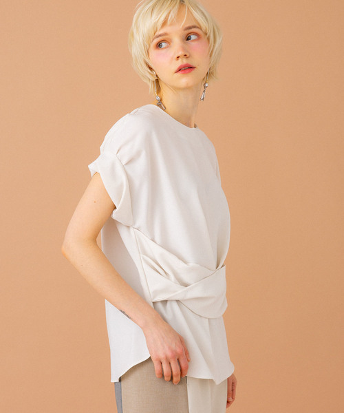 UNITED TOKYO（ユナイテッドトウキョウ）の「ツイストラインフロントブラウス（シャツ/ブラウス・レディース・ブラック/マルチ/サックスブルー/オフホワイト・1）」の7枚目の写真