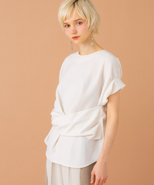 UNITED TOKYO（ユナイテッドトウキョウ）の「ツイストラインフロントブラウス（シャツ/ブラウス・レディース・ブラック/マルチ/サックスブルー/オフホワイト・1）」の8枚目の写真