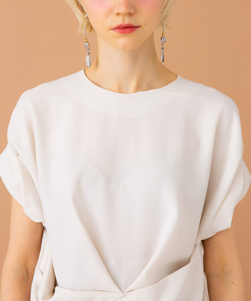 UNITED TOKYO（ユナイテッドトウキョウ）の「ツイストラインフロントブラウス（シャツ/ブラウス・レディース・ブラック/マルチ/サックスブルー/オフホワイト・1）」の11枚目の写真