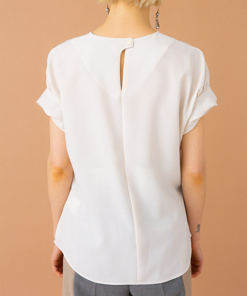 UNITED TOKYO（ユナイテッドトウキョウ）の「ツイストラインフロントブラウス（シャツ/ブラウス・レディース・ブラック/マルチ/サックスブルー/オフホワイト・1）」の13枚目の写真