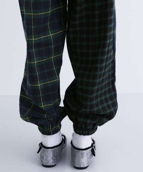 MERLOT（メルロー）の「チェック柄４面ドッキングコクーンパンツ7834（その他パンツ・レディース・ブラック/ネイビー・FREE）」の4枚目の写真